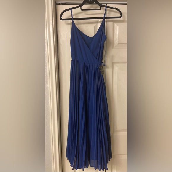 Lulus Dresses & Skirts - Royal blue pleated Lulus dress